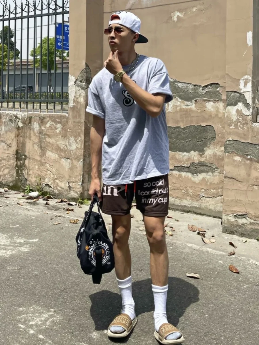 Летние дышащие брюки с буквенным принтом Dstring Quadrisect, не выше колена, мужские брюки для фитнеса, модные американские спортивные бальные брюки
Летние дышащие брюки с буквенным принтом Dstring Quadrisect, не выше колена, мужские брюки для фитнеса, модные американские спортивные бальные брюки