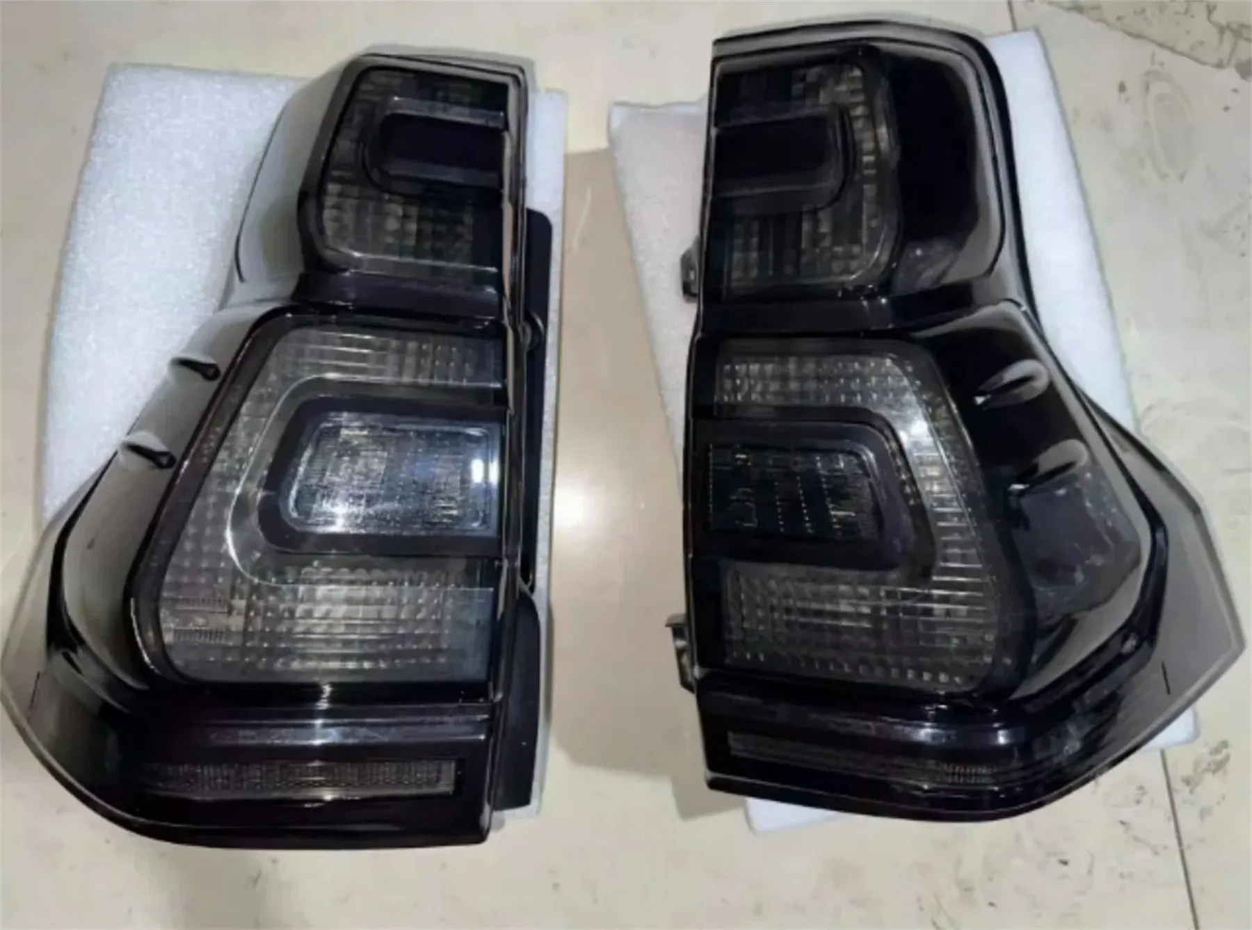 Автомобильный светодиодный задний фонарь для Toyota Land Cruiser Prado10-22, стоп-сигнал, указатель поворота
Автомобильный светодиодный задний фонарь для Toyota Land Cruiser Prado10-22, стоп-сигнал, указатель поворота