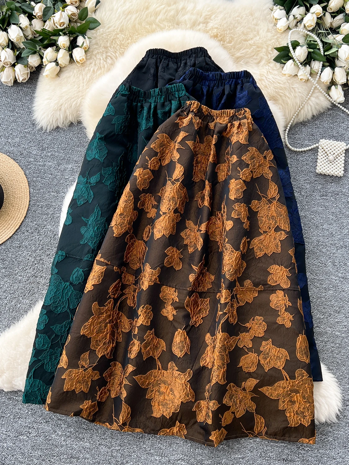 French Retro Embroidered Printed Green Ruffled Court-style A-line Dress For Women Slim-fit High-end High-waist Mid-length Skirts
French Retro Embroidered Printed Green Ruffled Court-style A-line Dress For Women Slim-fit High-end High-waist Mid-length Skirts