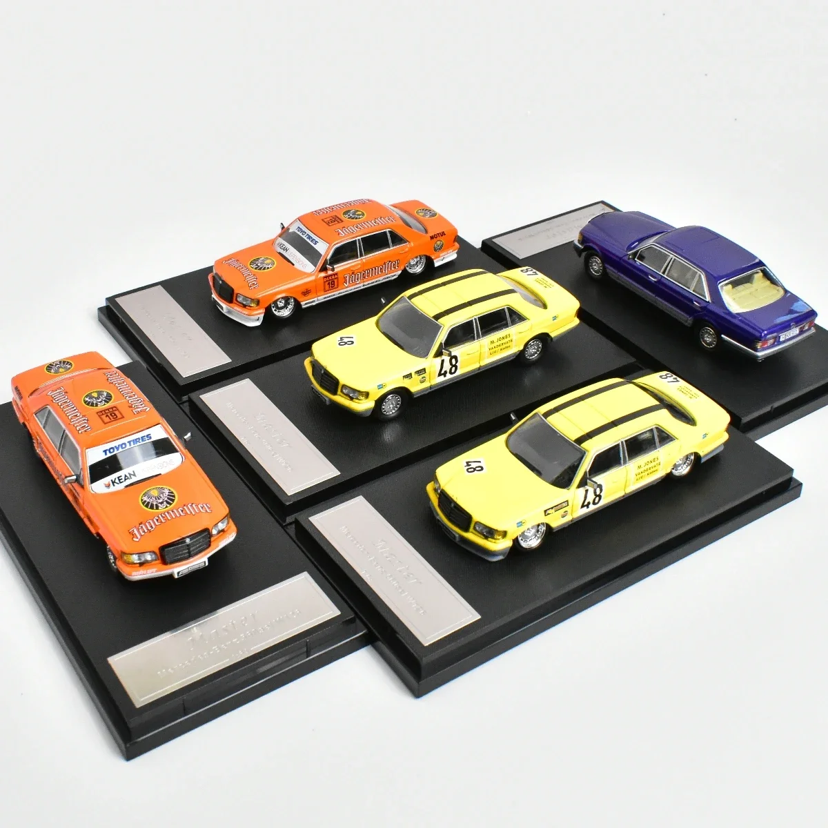 MASTER 1:64 Display W126 560sel Giftable Diecast Model Car
MASTER 1:64 Display W126 560sel Giftable Diecast Model Car