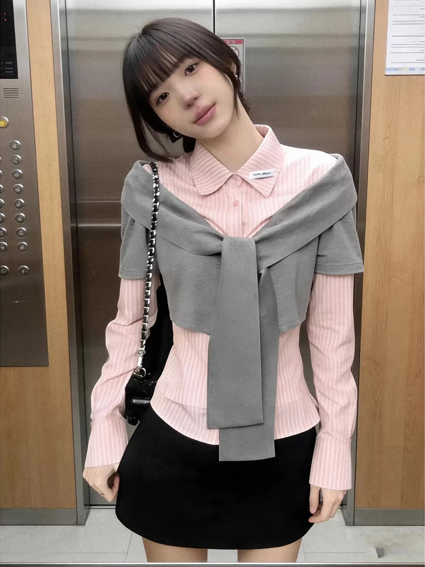 Pink Color Block Slim Fit Women's Shirt Korean Style Fake Two-Piece Spring Inspired College Style Long Sleeve Top
Pink Color Block Slim Fit Women's Shirt Korean Style Fake Two-Piece Spring Inspired College Style Long Sleeve Top