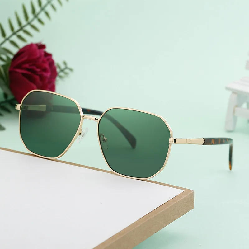 New Fashion Sunglasses for Men Fashion Rectangle for Women Metal Luxury Brand Classic Sun Glasses
New Fashion Sunglasses for Men Fashion Rectangle for Women Metal Luxury Brand Classic Sun Glasses