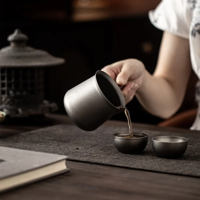 Titanium Side-Handle Goblet, Fair Cup Household Tea Divider, Non-Burning Hand Uniform Tea Pot
Titanium Side-Handle Goblet, Fair Cup Household Tea Divider, Non-Burning Hand Uniform Tea Pot
