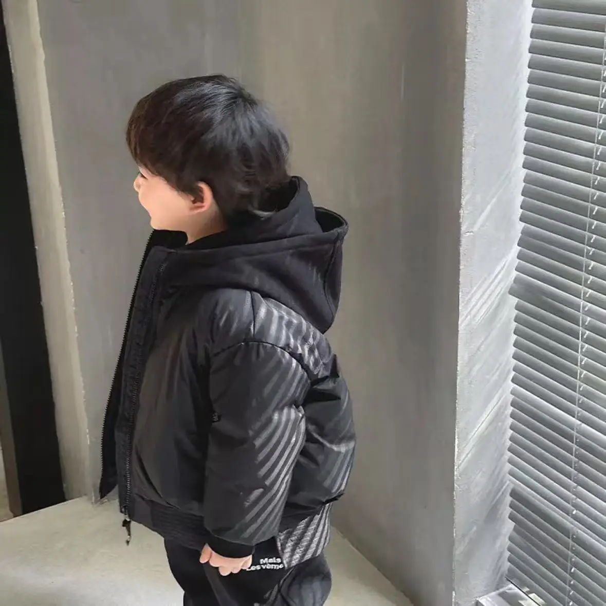 Autumn and Winter Children's Down Jacket Fashionable Boys and Girls Thick Hooded White Duck Down Jacket Kids Top
Autumn and Winter Children's Down Jacket Fashionable Boys and Girls Thick Hooded White Duck Down Jacket Kids Top