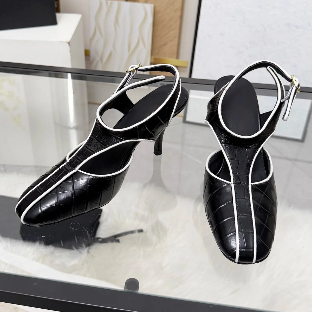 High Quality 2026 Women Square Toe High Heel T-Strap Slingback Leather Sandals with Contrast Binding YYT26011461
High Quality 2026 Women Square Toe High Heel T-Strap Slingback Leather Sandals with Contrast Binding YYT26011461