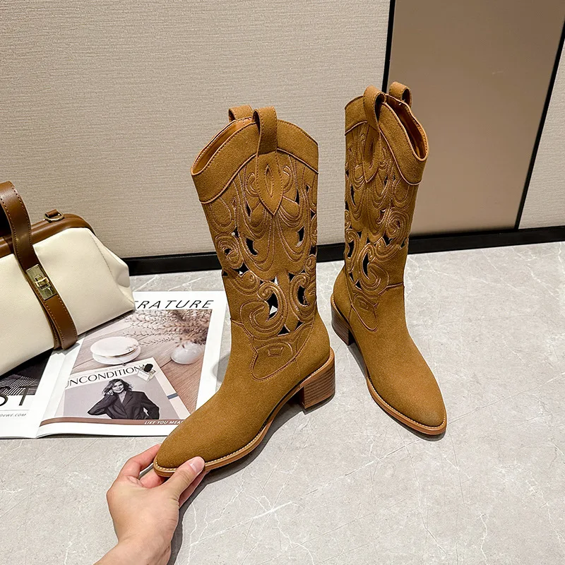 Ковбойские сапоги в стиле вестерн, весна-осень 2021, рыцарские сапоги на толстом каблуке с v-образным вырезом и вышивкой, размер ретро, дышащие женские сапоги 
Ковбойские сапоги в стиле вестерн, весна-осень 2021, рыцарские сапоги на толстом каблуке с v-образным вырезом и вышивкой, размер ретро, дышащие женские сапоги