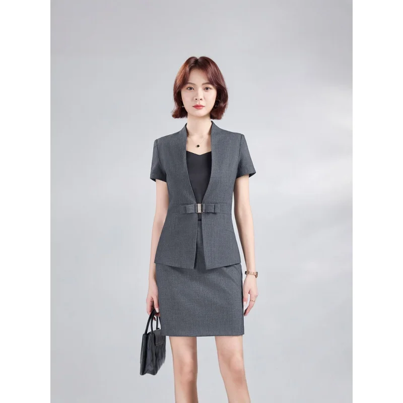 Новый женский костюм с короткими рукавами для лета, профессиональная одежда в элегантном стиле, комплект из двух предметов с эффектом утончения талии, формальный рабочий костюм.
Новый женский костюм с короткими рукавами для лета, профессиональная одежда в элегантном стиле, комплект из двух предметов с эффектом утончения талии, формальный рабочий костюм.