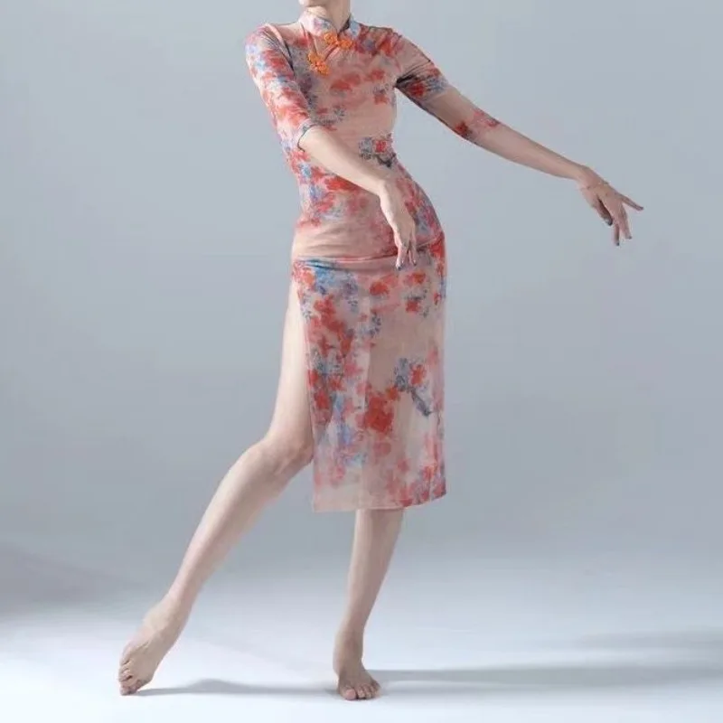 Классический костюм-ципао 2026 года, улучшенная версия, женская одежда, повседневное платье для современных танцев, стройнящее фигуру
Классический костюм-ципао 2026 года, улучшенная версия, женская одежда, повседневное платье для современных танцев, стройнящее фигуру