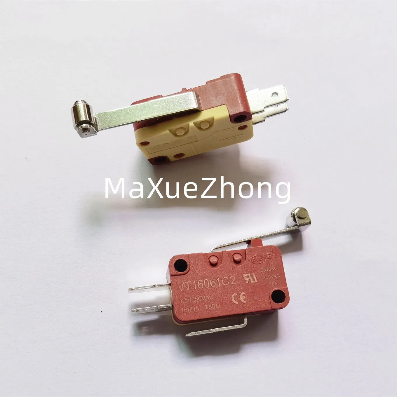 Новый оригинальный концевой выключатель (микровыключатель) VT16061C2 с длинной роликовой ручкой, 16А
Новый оригинальный концевой выключатель (микровыключатель) VT16061C2 с длинной роликовой ручкой, 16А