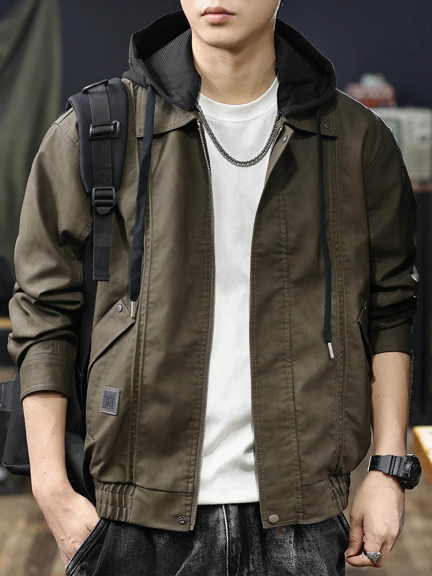 Ретро-куртка из искусственной кожи в американском стиле с отстегивающимся капюшоном, мужская, осенняя, новая, теплая, универсальная, рабочая, свободного кроя, с длинными рукавами
Ретро-куртка из искусственной кожи в американском стиле с отстегивающимся капюшоном, мужская, осенняя, новая, теплая, универсальная, рабочая, свободного кроя, с длинными рукавами