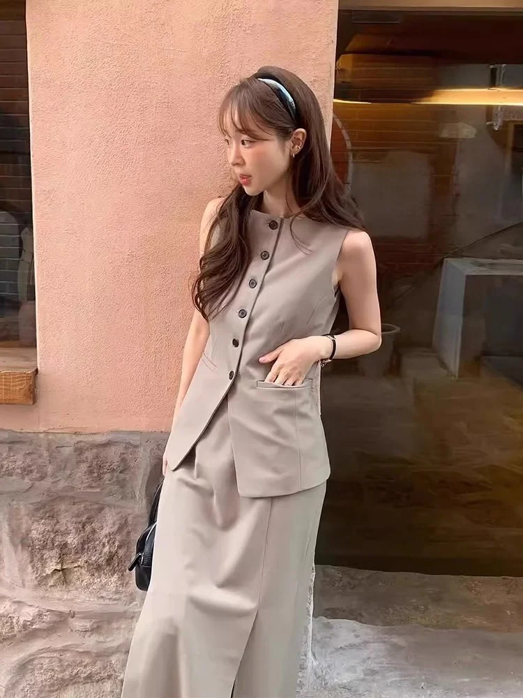 Ele Summer New Sle Slim Fit Svel Vest Jaet High Waist Split Skirt Set Faionable Cotton Button up Outfit
Ele Summer New Sle Slim Fit Svel Vest Jaet High Waist Split Skirt Set Faionable Cotton Button up Outfit
