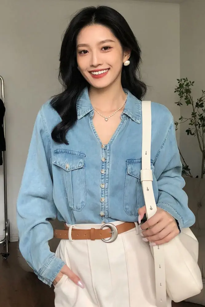 Women's Light Blue Denim Shirt Jacket 90s Retro Vintage Style Elegant Chic Button Down Blouse for Autumn Fall 2025 New Release
Women's Light Blue Denim Shirt Jacket 90s Retro Vintage Style Elegant Chic Button Down Blouse for Autumn Fall 2025 New Release