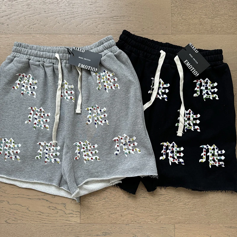 Негабаритные шорты СМЕШАННЫЕ ЭМОЦИИ с вышивкой логотипа, модные летние стильные шорты хорошего качества для мужчин и женщин, черные, серые, горячая дрель
Негабаритные шорты СМЕШАННЫЕ ЭМОЦИИ с вышивкой логотипа, модные летние стильные шорты хорошего качества для мужчин и женщин, черные, серые, горячая дрель