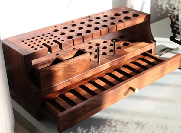 North American black walnut splicing board tool holder, leather carving leather tool holder DIY needle insertion cable
North American black walnut splicing board tool holder, leather carving leather tool holder DIY needle insertion cable