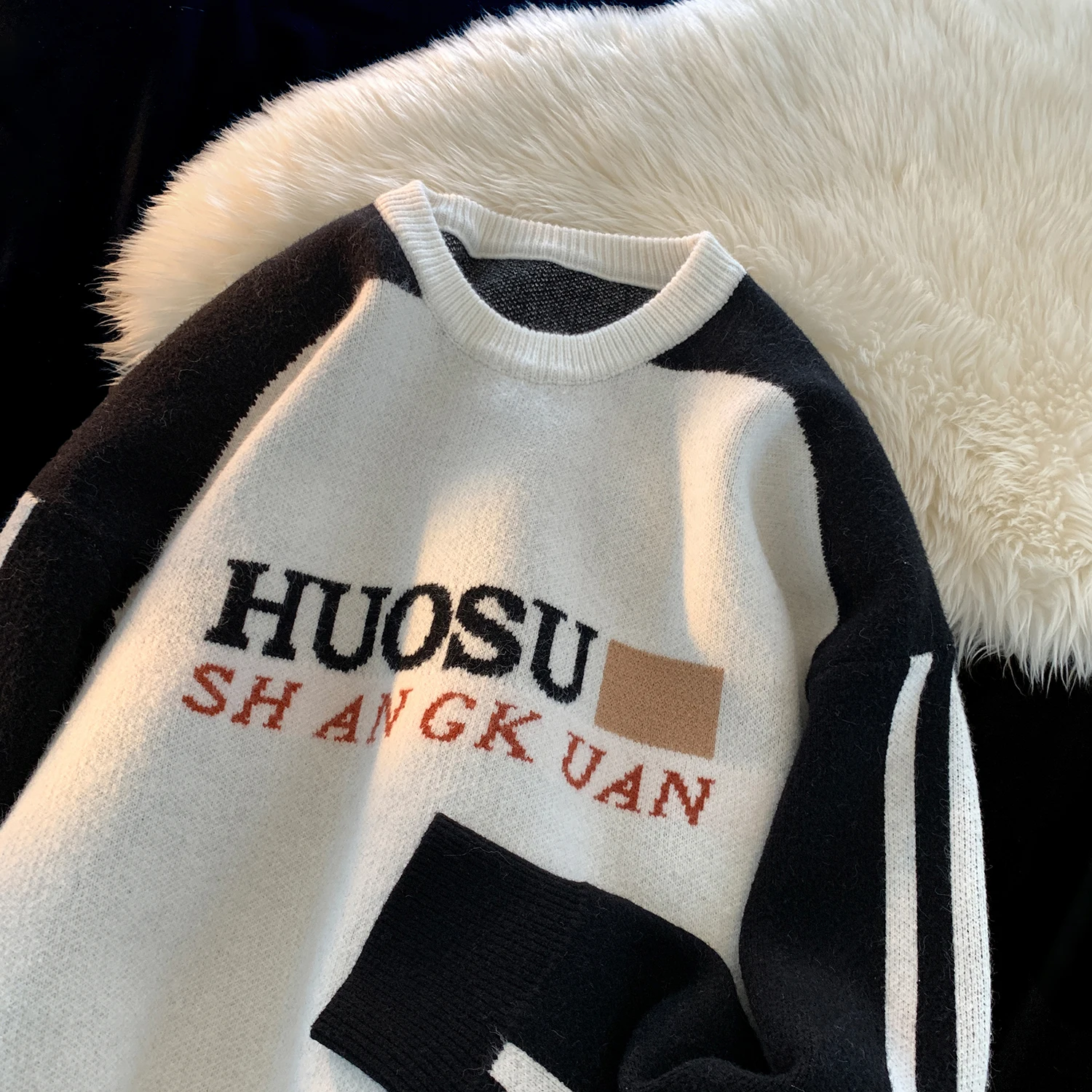 Свободный вязаный свитер с круглым вырезом для мужчин, молодежный винтажный свитер с буквенным принтом, повседневный зимний свитер для подростков, модный и удобный
Свободный вязаный свитер с круглым вырезом для мужчин, молодежный винтажный свитер с буквенным принтом, повседневный зимний свитер для подростков, модный и удобный