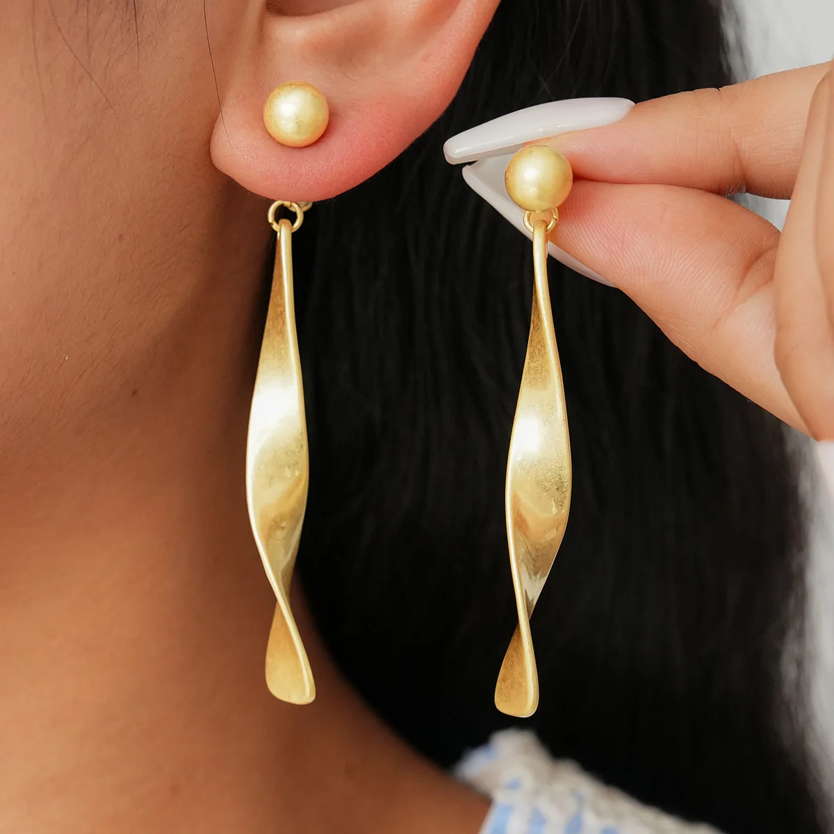 Fashion Twisted Drop Earrings for Women, Personality Design Minimalist Elegant Jewelry Accessories Trendy for Party & Daily Wear
Fashion Twisted Drop Earrings for Women, Personality Design Minimalist Elegant Jewelry Accessories Trendy for Party & Daily Wear