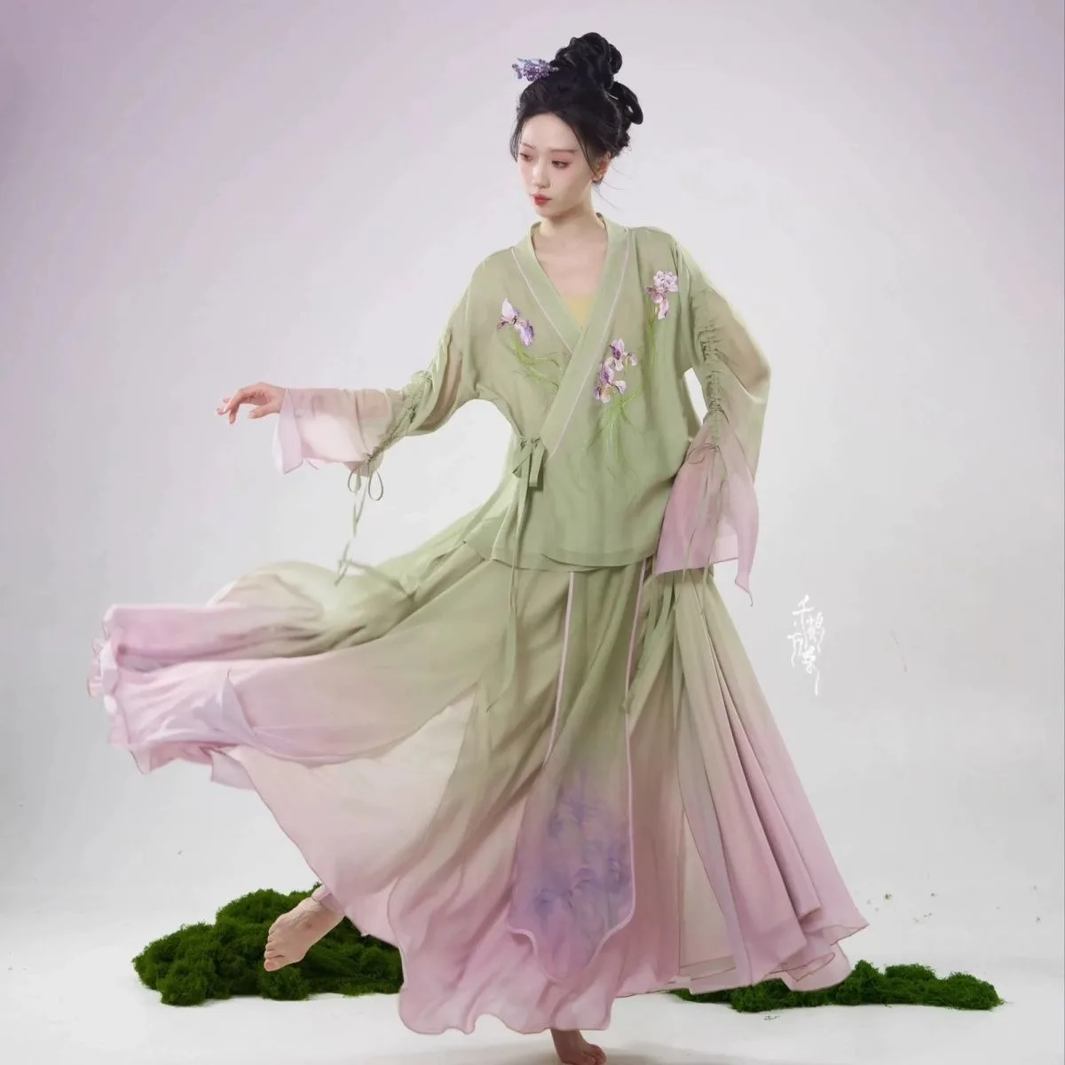 Chinese Dance Practice Wear Set - Ethereal Sheer Top & Flow Pants for Body Training Classical Performance Gymnastics Outfit
Chinese Dance Practice Wear Set - Ethereal Sheer Top & Flow Pants for Body Training Classical Performance Gymnastics Outfit