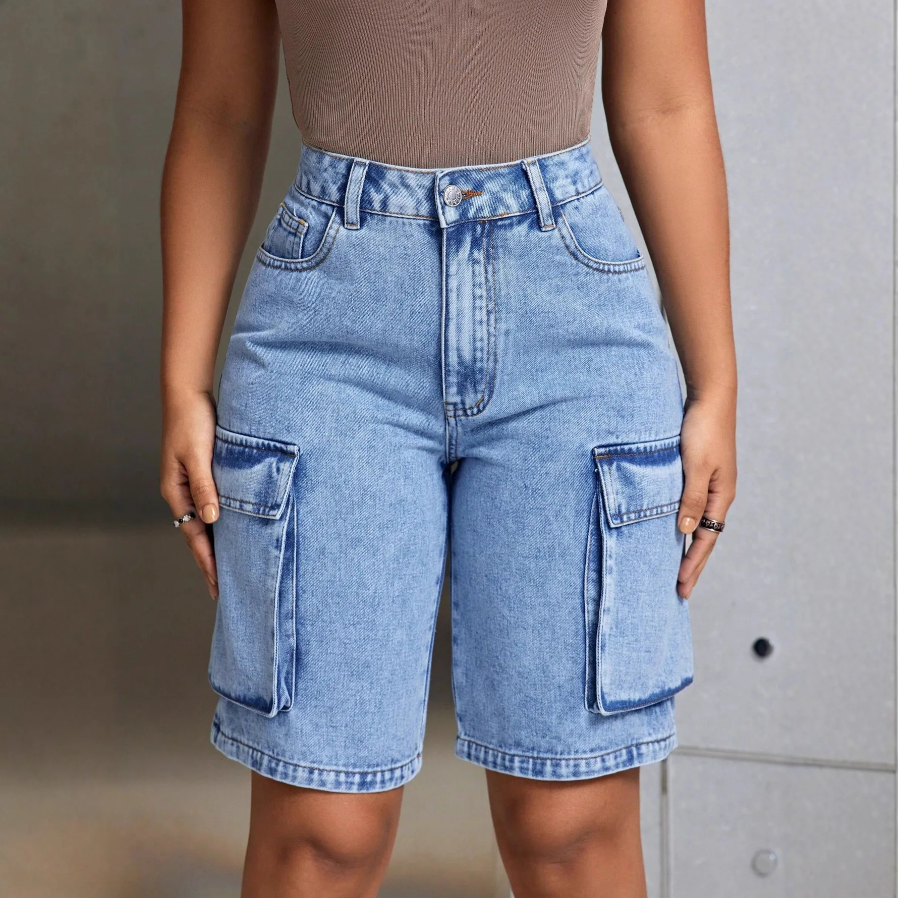 Осень 2023, новые женские повседневные брюки с пятью точками, джинсовые брюки, джинсы с высокой талией и двумя большими карманами
Осень 2023, новые женские повседневные брюки с пятью точками, джинсовые брюки, джинсы с высокой талией и двумя большими карманами