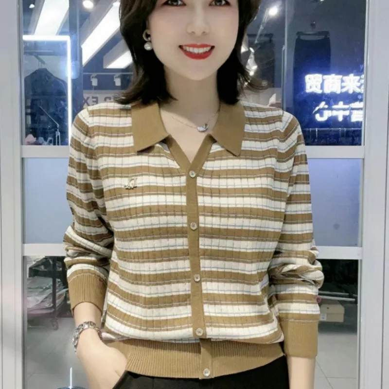 2025 New Knitted Sweater Spring and Autumn Thin Long-sleeved Women's Striped Polo Elegant Top
2025 New Knitted Sweater Spring and Autumn Thin Long-sleeved Women's Striped Polo Elegant Top