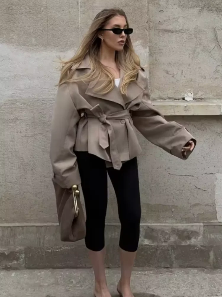 Women's Fashion Solid Windbreaker Lapel Full Sleeve Button With Belt Loose Coat 2025 New Office Lady Daily Commute Overcoats
Women's Fashion Solid Windbreaker Lapel Full Sleeve Button With Belt Loose Coat 2025 New Office Lady Daily Commute Overcoats