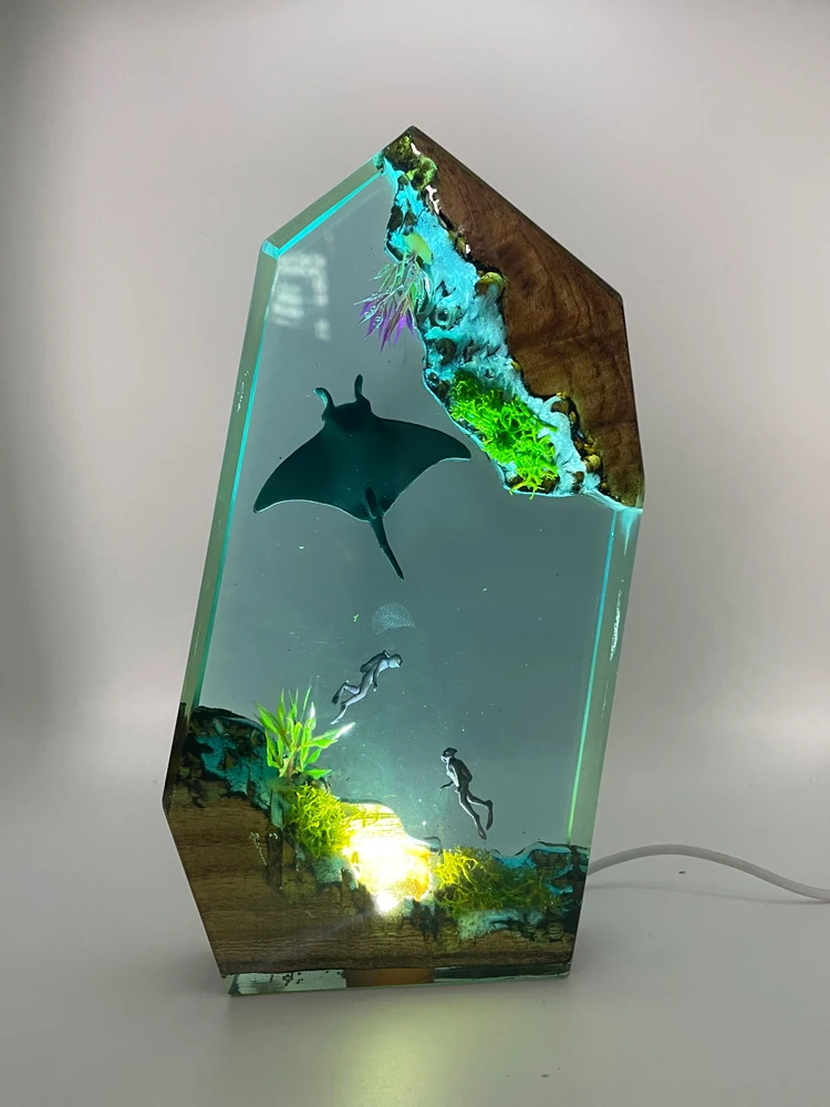Manta Ray Divers Organism Настольный светильник из смолы, креативное искусство, декоративная лампа, океанские животные, тематический ночник, зарядка через USB
Manta Ray Divers Organism Настольный светильник из смолы, креативное искусство, декоративная лампа, океанские животные, тематический ночник, зарядка через USB