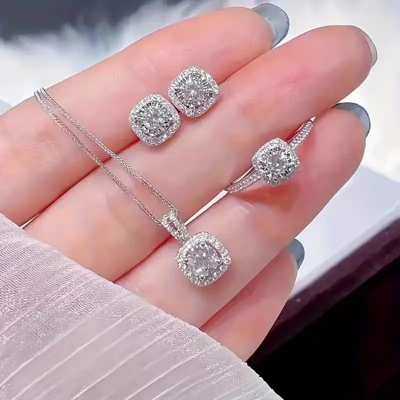 S925 Серебряный комплект колец с муассанитом и бриллиантами, кулон, серьги - женский комплект из трех предметов ювелирных изделий, роскошный подарок, элитный 
S925 Серебряный комплект колец с муассанитом и бриллиантами, кулон, серьги - женский комплект из трех предметов ювелирных изделий, роскошный подарок, элитный