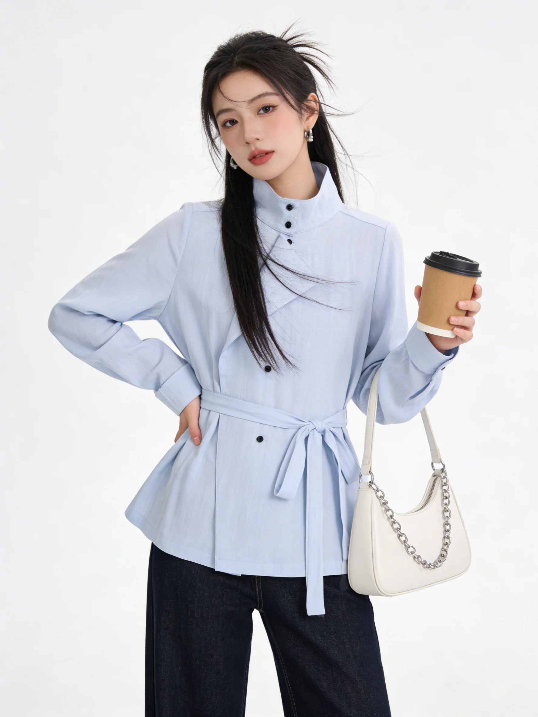 Весна-Лето 2026: Синяя женская рубашка с воротником-стойкой, длинным рукавом, приталенным силуэтом и эффектом стройности, в корейском стиле, свободного кроя, для повседневной носки.
Весна-Лето 2026: Синяя женская рубашка с воротником-стойкой, длинным рукавом, приталенным силуэтом и эффектом стройности, в корейском стиле, свободного кроя, для повседневной носки.
