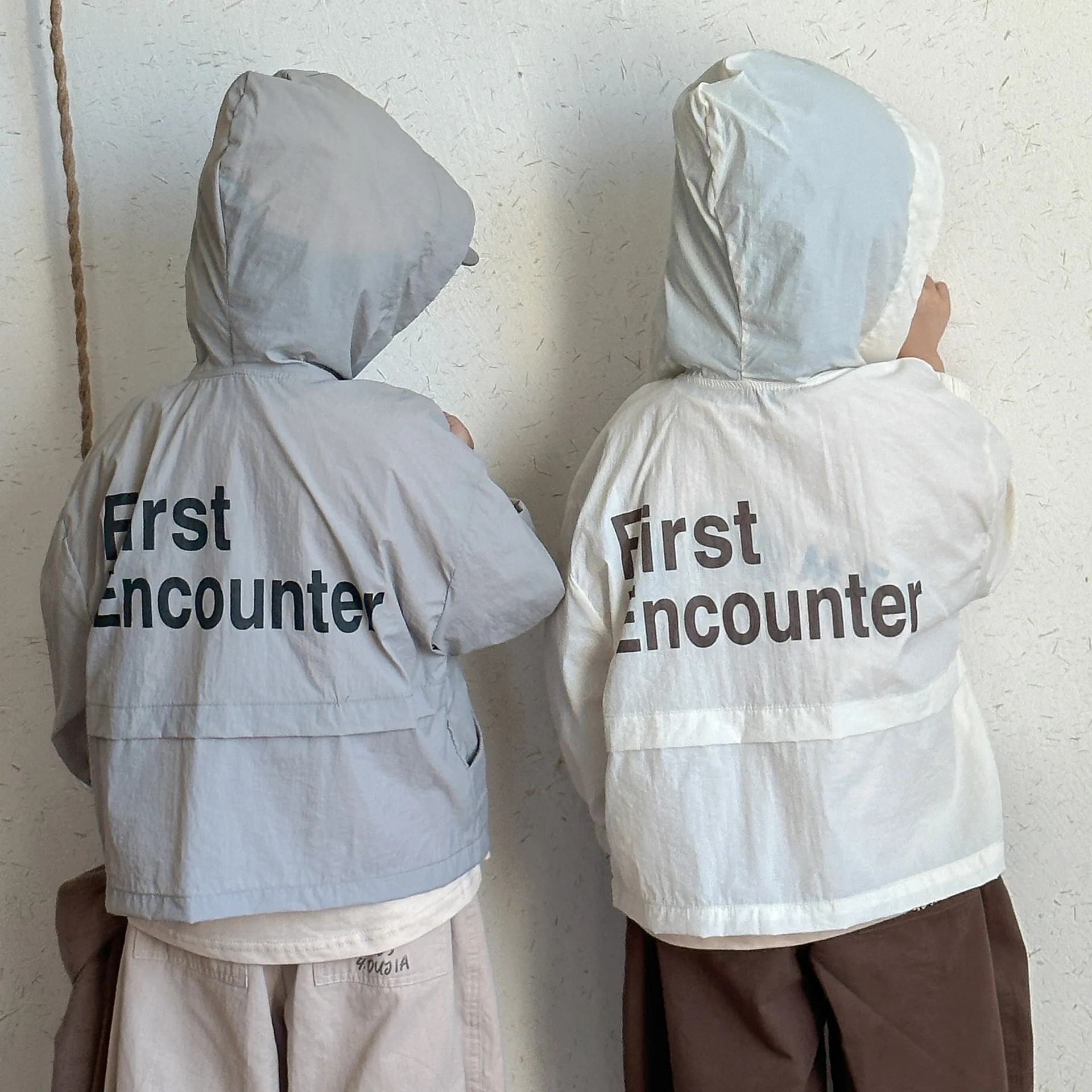 2025 New Spring Summer Children Clothes Boys Hooded Cardigan Girls Long Sleeve Sunscreen Jacket Baby Kids Breathable Letter Coat
2025 New Spring Summer Children Clothes Boys Hooded Cardigan Girls Long Sleeve Sunscreen Jacket Baby Kids Breathable Letter Coat