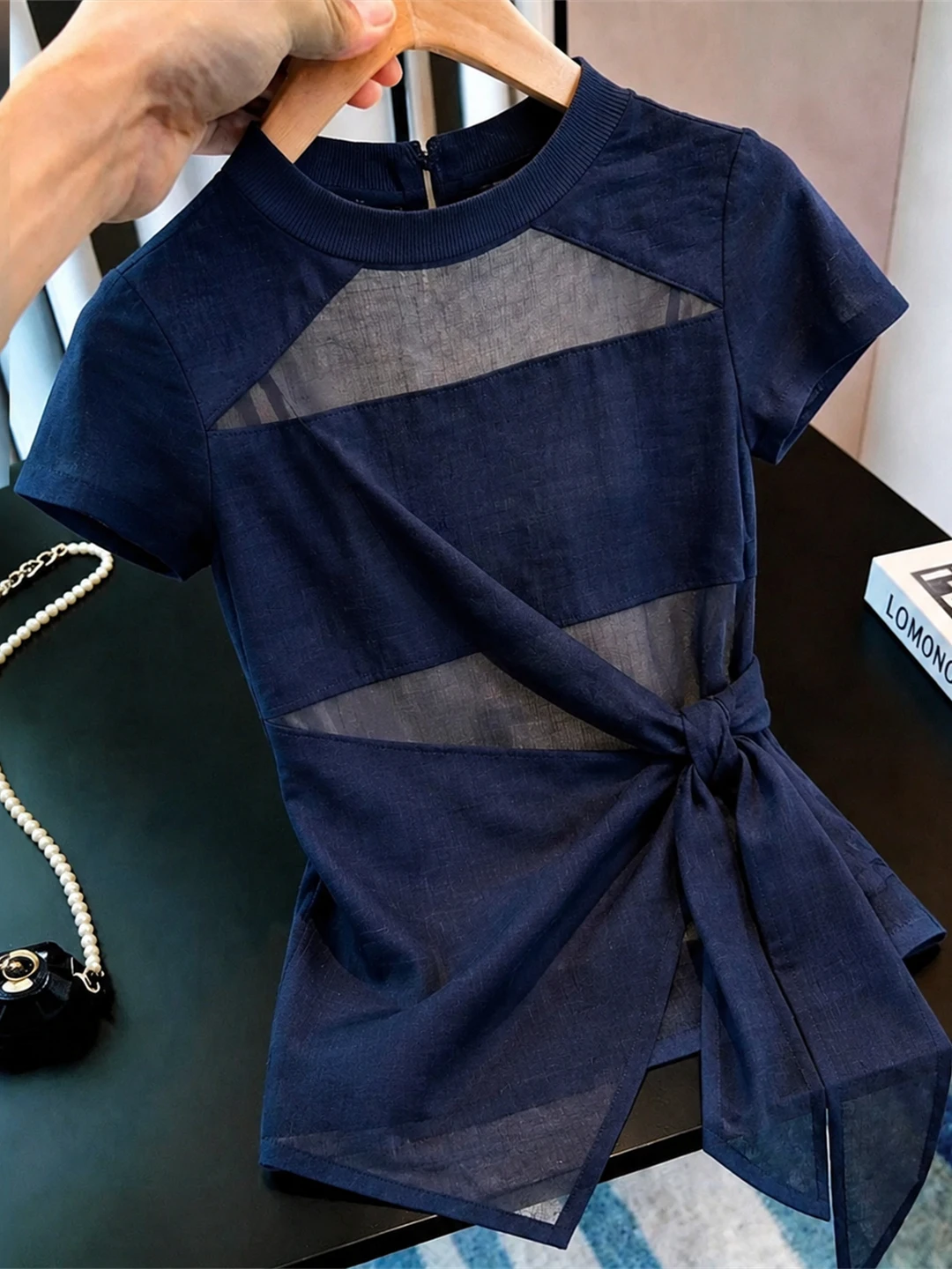 Design Sensation Mesh Splice Short Sleeve Women's Top Commute Belted Waist in Summer 2026 Korean Style Straight Cut Silk T-Shirt
Design Sensation Mesh Splice Short Sleeve Women's Top Commute Belted Waist in Summer 2026 Korean Style Straight Cut Silk T-Shirt