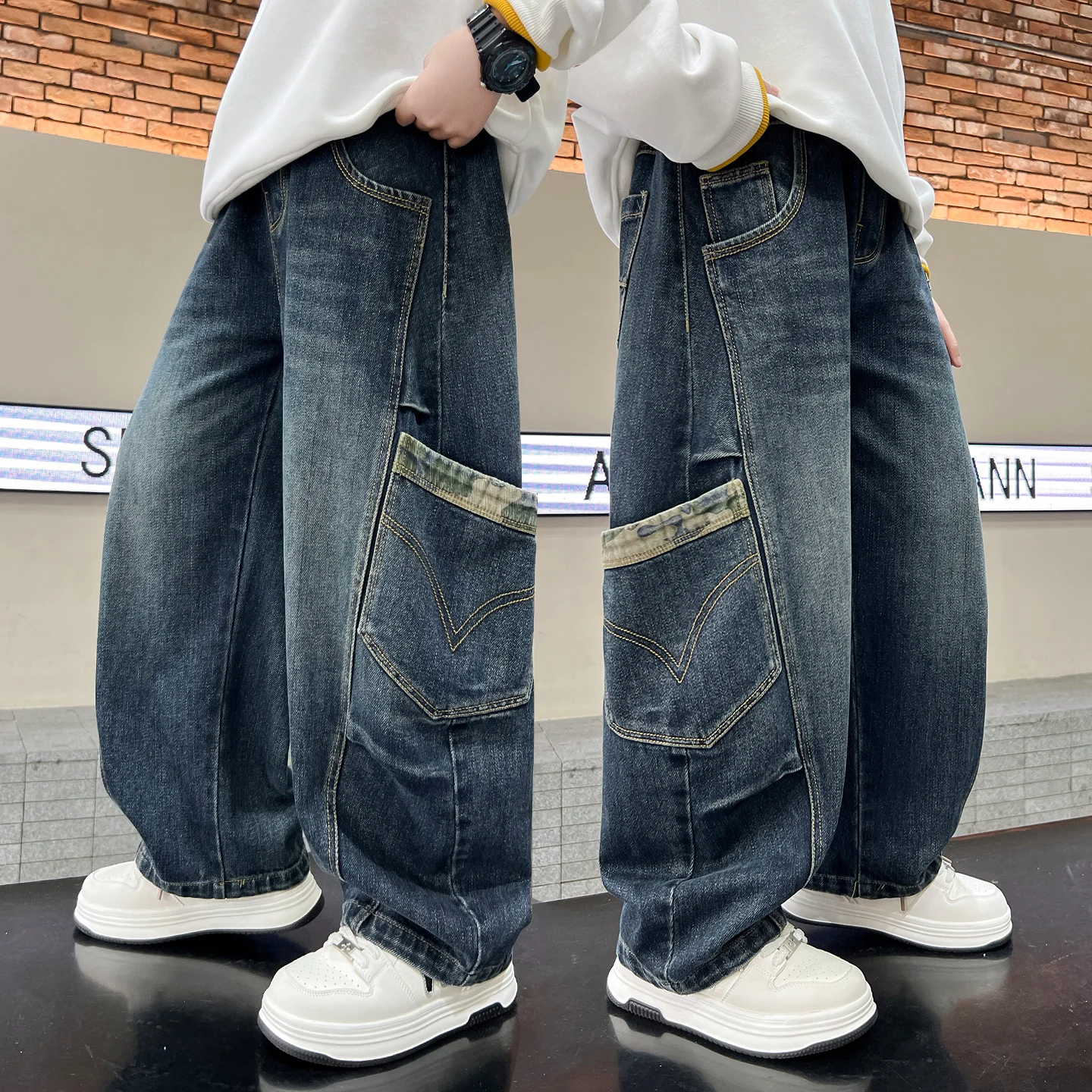 Осень 2024, новая мода, корейская версия, джинсы с большими карманами, удобные повседневные длинные брюки, высококачественные стильные брюки
Осень 2024, новая мода, корейская версия, джинсы с большими карманами, удобные повседневные длинные брюки, высококачественные стильные брюки