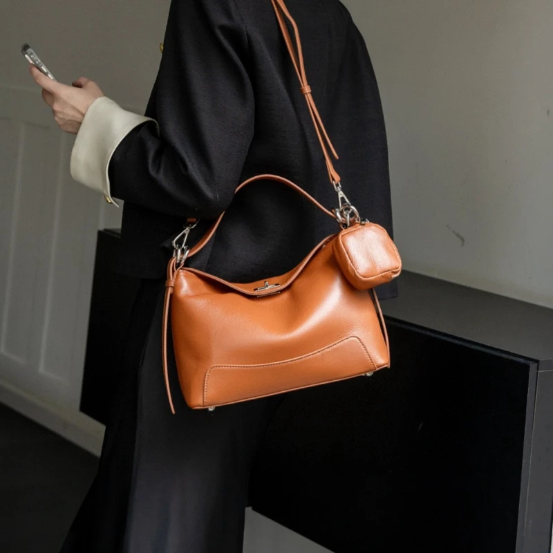 Новые модные женские сумки из натуральной кожи, женские сумки, дизайнерские женские сумки на плечо, роскошные брендовые женские сумки из воловьей кожи
Новые модные женские сумки из натуральной кожи, женские сумки, дизайнерские женские сумки на плечо, роскошные брендовые женские сумки из воловьей кожи