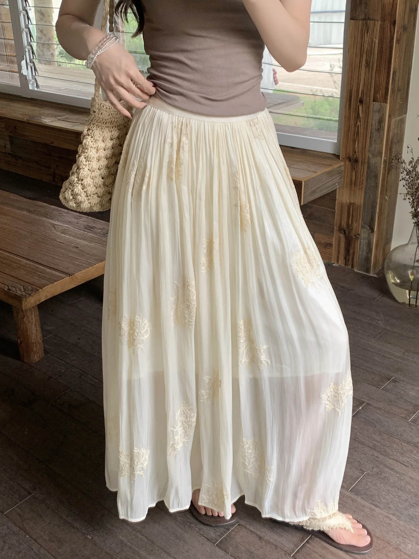 Elegant Embroidered Shiny Tulle Half Skirt Women's High Waist A-Line Maxi Gown Draped Pleated Long Skirt for Summer
Elegant Embroidered Shiny Tulle Half Skirt Women's High Waist A-Line Maxi Gown Draped Pleated Long Skirt for Summer