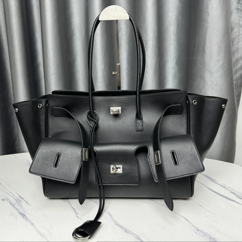 Luxury Designer Shoulder Bag for Women Large Capacity Premium Leather Crossbody Bag 2024 Fashion Trend City Handbags
Luxury Designer Shoulder Bag for Women Large Capacity Premium Leather Crossbody Bag 2024 Fashion Trend City Handbags
