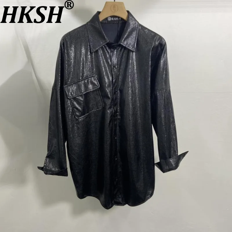 HKSH Весенне-Осенняя новая мужская модная темная стильная винтажная рубашка из искусственной кожи с длинным рукавом, индивидуальные Y2K, повседневные свободные шикарные топы HK13191
HKSH Весенне-Осенняя новая мужская модная темная стильная винтажная рубашка из искусственной кожи с длинным рукавом, индивидуальные Y2K, повседневные свободные шикарные топы HK13191