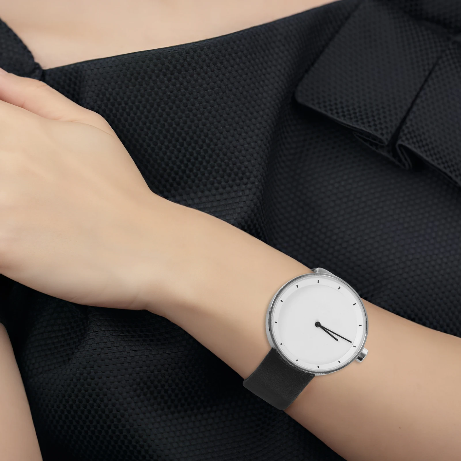 Stylish Mens Quartz Watch Elegant Business Timepiece for Men Lasting Wristwatch Gift for Valentine's Day Christmas
Stylish Mens Quartz Watch Elegant Business Timepiece for Men Lasting Wristwatch Gift for Valentine's Day Christmas