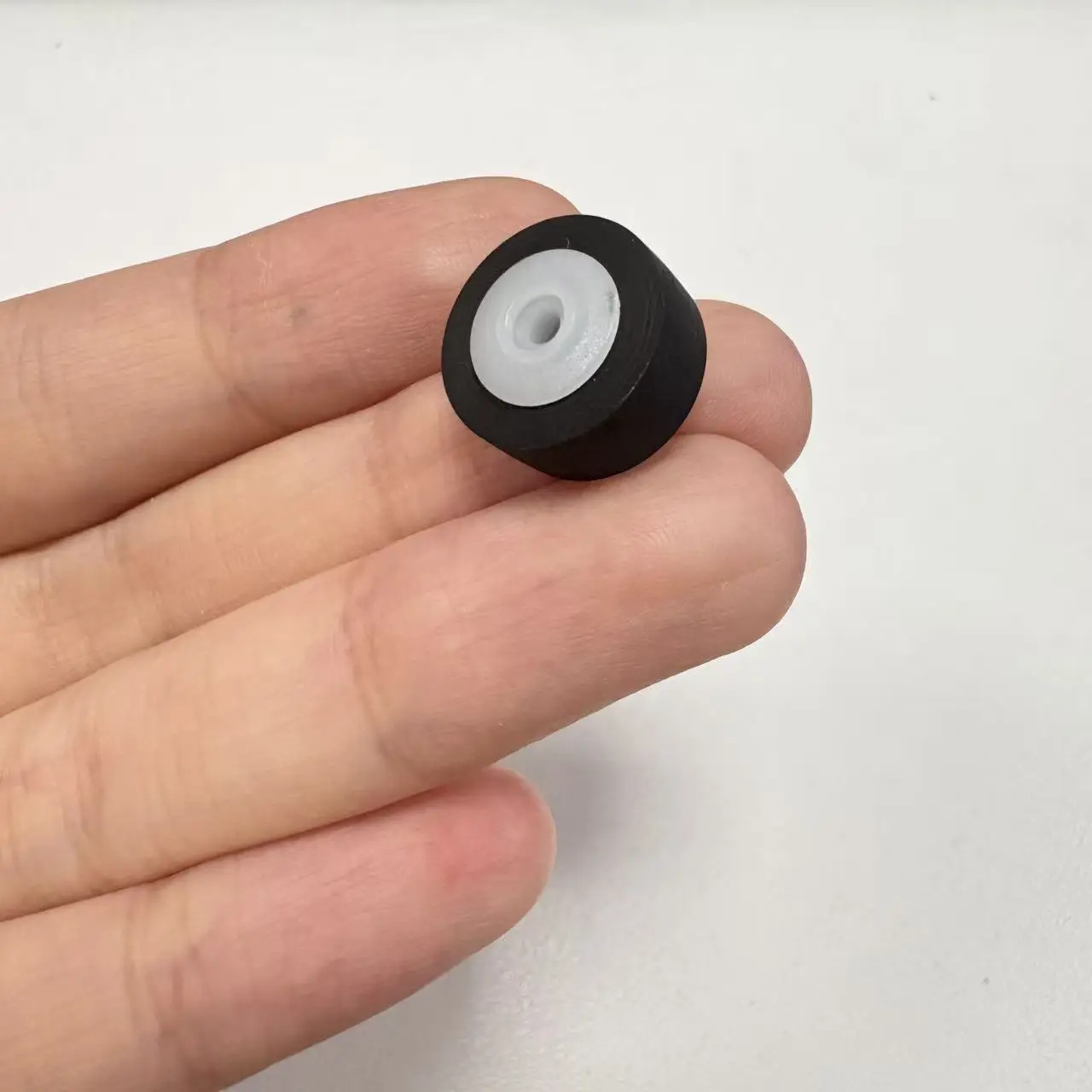 High quality take-up pinch roller fit most cassettedecks boomboxes - 13mm x 8mm x 2mm
High quality take-up pinch roller fit most cassettedecks boomboxes - 13mm x 8mm x 2mm