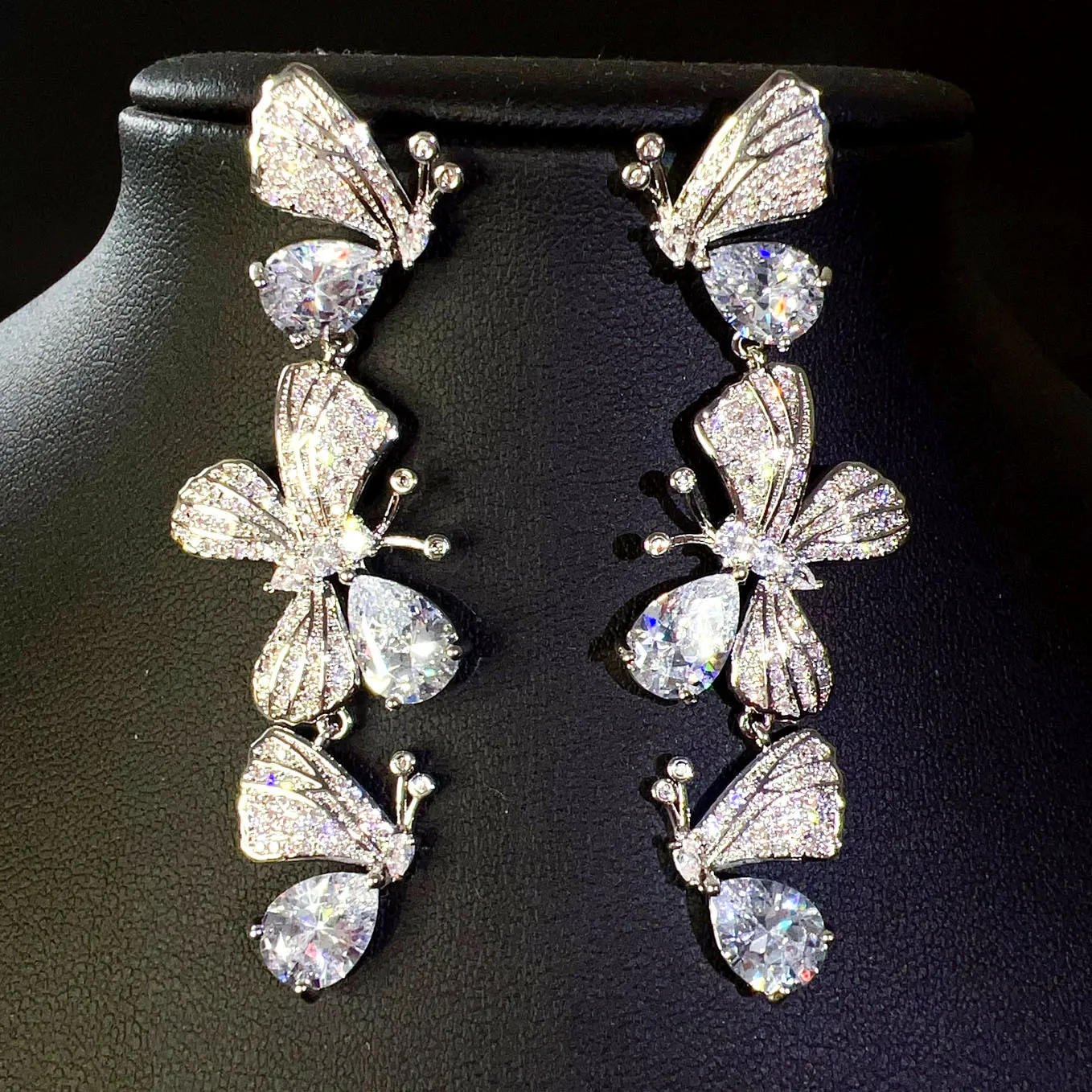 exquisite butterfly earrings white zirconia luxury jewelry gown dinner party wedding women dangling earrings shiny jewelry
exquisite butterfly earrings white zirconia luxury jewelry gown dinner party wedding women dangling earrings shiny jewelry