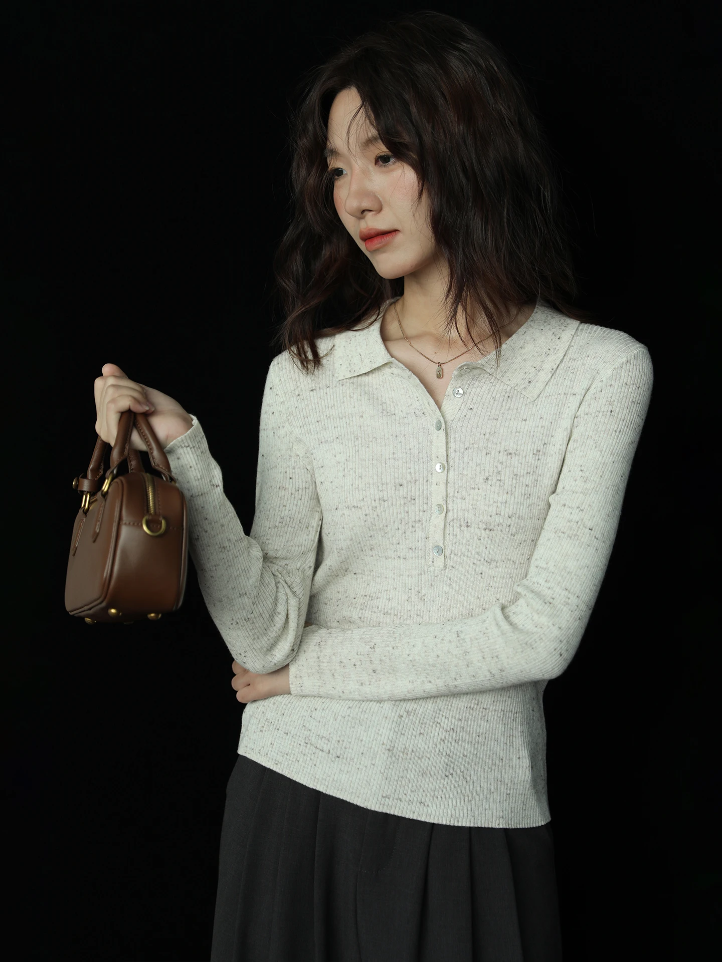 Мягкий длинный вязаный свитер на пуговицах, базовый слой, облегающий, для ношения как верхняя или нижняя одежда, винтажный стиль, для повседневной носки
Мягкий длинный вязаный свитер на пуговицах, базовый слой, облегающий, для ношения как верхняя или нижняя одежда, винтажный стиль, для повседневной носки