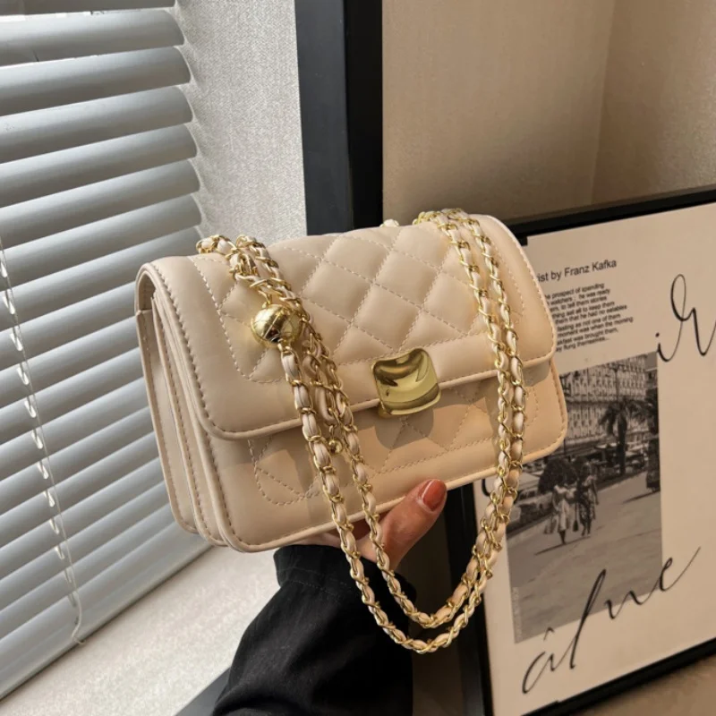 New Solid Color Girl Shoulder Bag Versatile Checkered Girl Crossbody Bag Fashion Chain Women's Bag Metal Decoration PU Material
New Solid Color Girl Shoulder Bag Versatile Checkered Girl Crossbody Bag Fashion Chain Women's Bag Metal Decoration PU Material