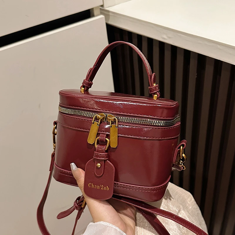 Modern Elegance Diaper Bag Women's Luxury Leather Tote Vintage Crossbody Bag Minimalist Designer Large Capacity Stylish
Modern Elegance Diaper Bag Women's Luxury Leather Tote Vintage Crossbody Bag Minimalist Designer Large Capacity Stylish