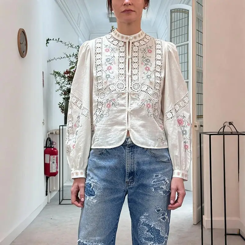 Spring 2025 Women's Short Cotton Linen Embroidered Hollow Flower Lantern Sleeve Shirt French Style Straight Cut Bubble Sleeve
Spring 2025 Women's Short Cotton Linen Embroidered Hollow Flower Lantern Sleeve Shirt French Style Straight Cut Bubble Sleeve