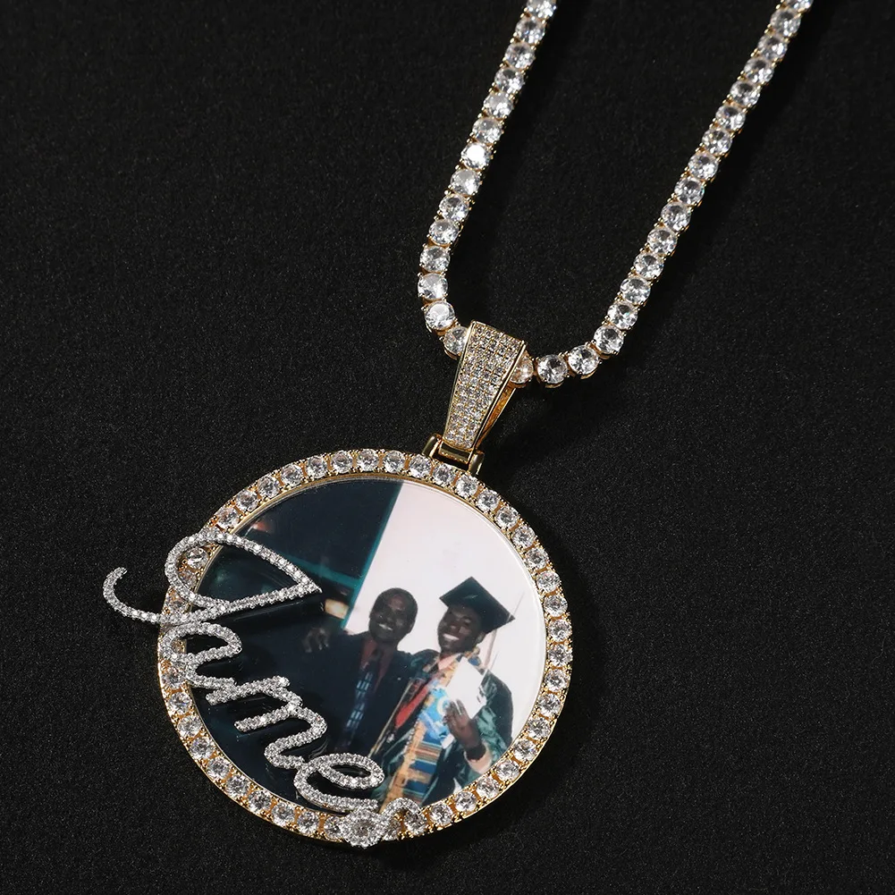 2pcs/ Bag Customized Hiphop Shiny Jewelry Iced Striking Baguette Zircon Letter Photo sublimation Pendant Necklace
2pcs/ Bag Customized Hiphop Shiny Jewelry Iced Striking Baguette Zircon Letter Photo sublimation Pendant Necklace