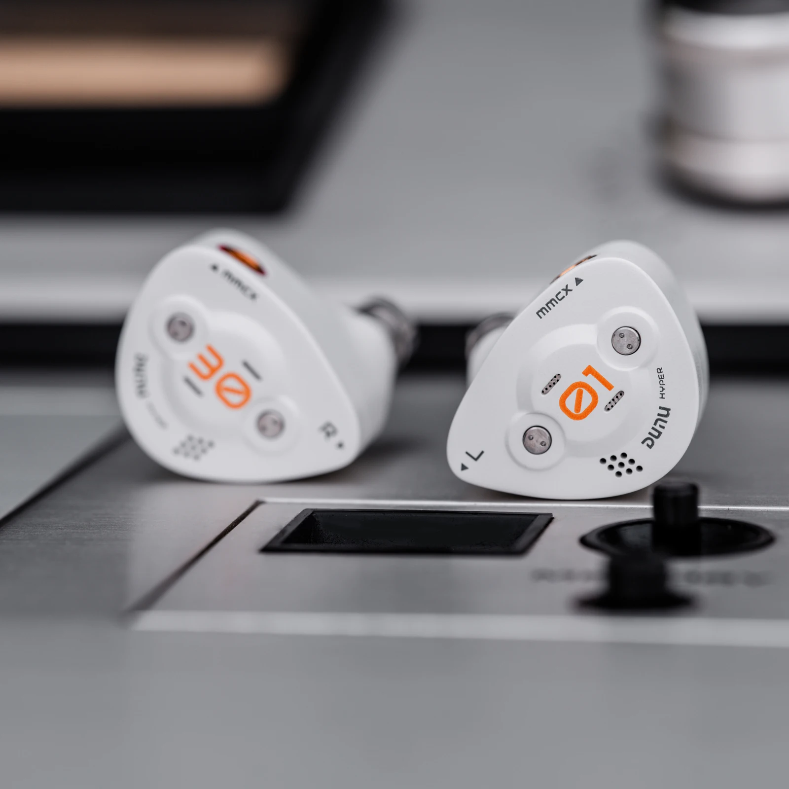 DUNU Brain Dance DK3001BD IEMS 1 Dynamic 4 Balanced Armature 4 Planar Configuration HIFI In-ear Earphone
DUNU Brain Dance DK3001BD IEMS 1 Dynamic 4 Balanced Armature 4 Planar Configuration HIFI In-ear Earphone