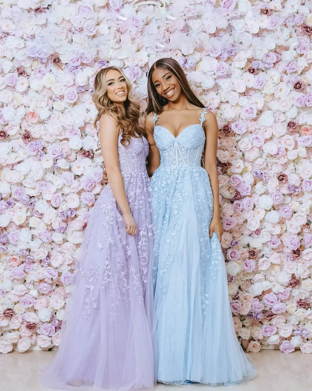 2024 New Illusion Off The Shoulder Long Prom Dresses Elegant Spaghetti Straps Lace Appliques Backless High Slit Evening Gowns
2024 New Illusion Off The Shoulder Long Prom Dresses Elegant Spaghetti Straps Lace Appliques Backless High Slit Evening Gowns