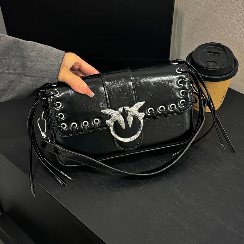 Women's High-Quality Oilskin Small Square Bag European American Retro Simple Versatile Shoulder Messenger Bag
Women's High-Quality Oilskin Small Square Bag European American Retro Simple Versatile Shoulder Messenger Bag