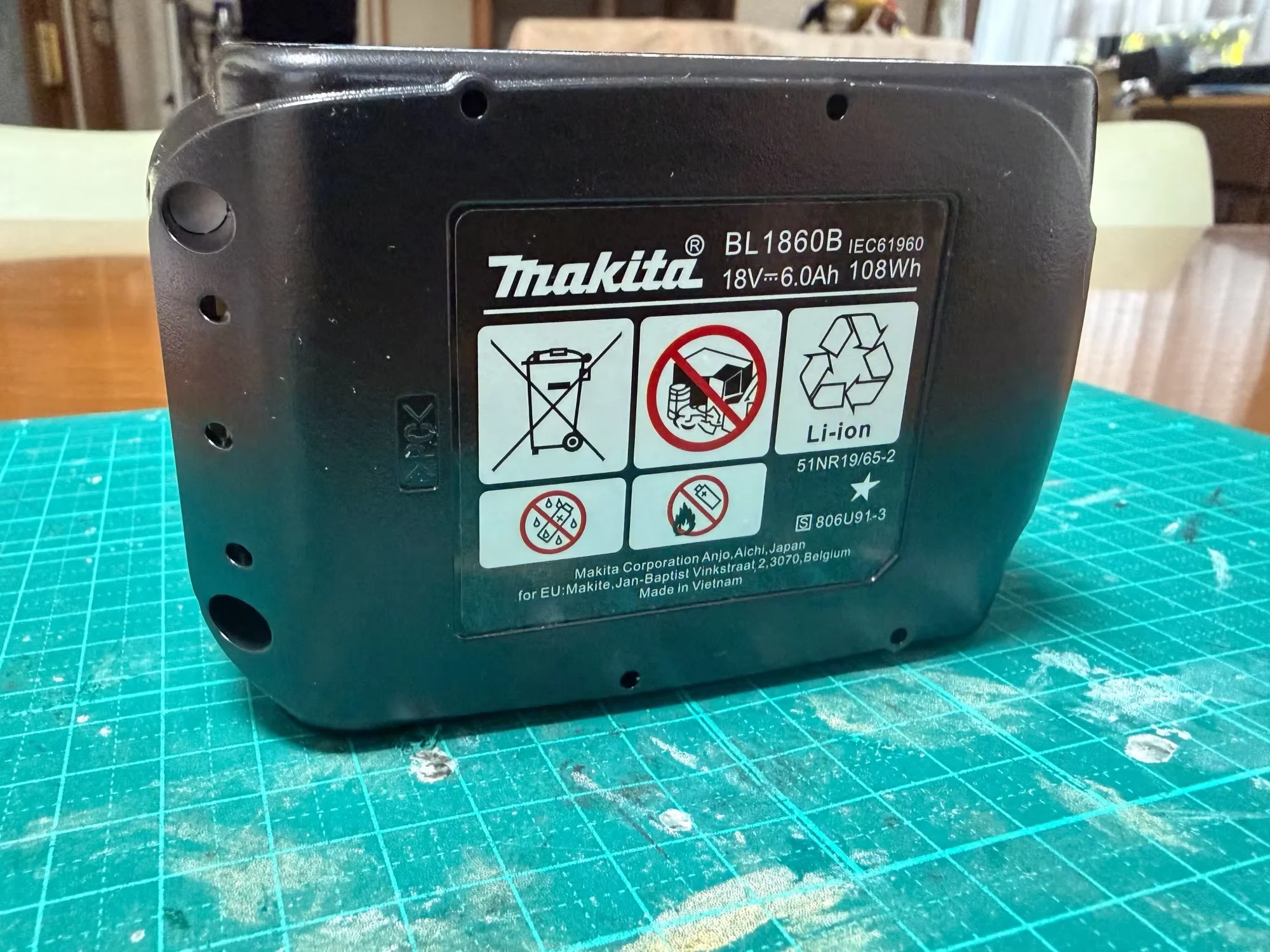 VIP New original Makita 18V battery 6.0AH 3.0AH rechargeable battery, Makita 18V charger BL1860B BL1830B power tool battery
VIP New original Makita 18V battery 6.0AH 3.0AH rechargeable battery, Makita 18V charger BL1860B BL1830B power tool battery