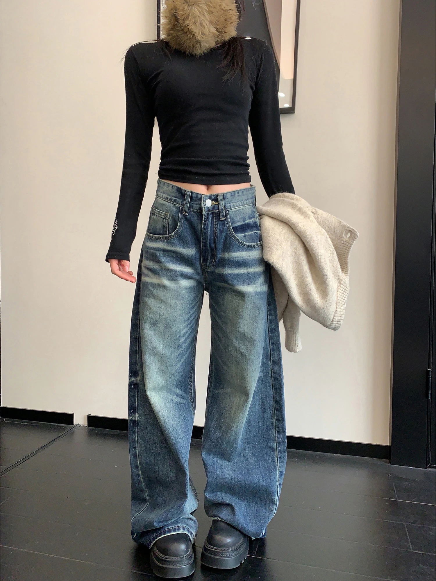 Retro Low Waist Distressed Wide Leg Jeans Women's Casual Loose Fit Straight Cut Denim Pants American Style Bell Bottoms
Retro Low Waist Distressed Wide Leg Jeans Women's Casual Loose Fit Straight Cut Denim Pants American Style Bell Bottoms