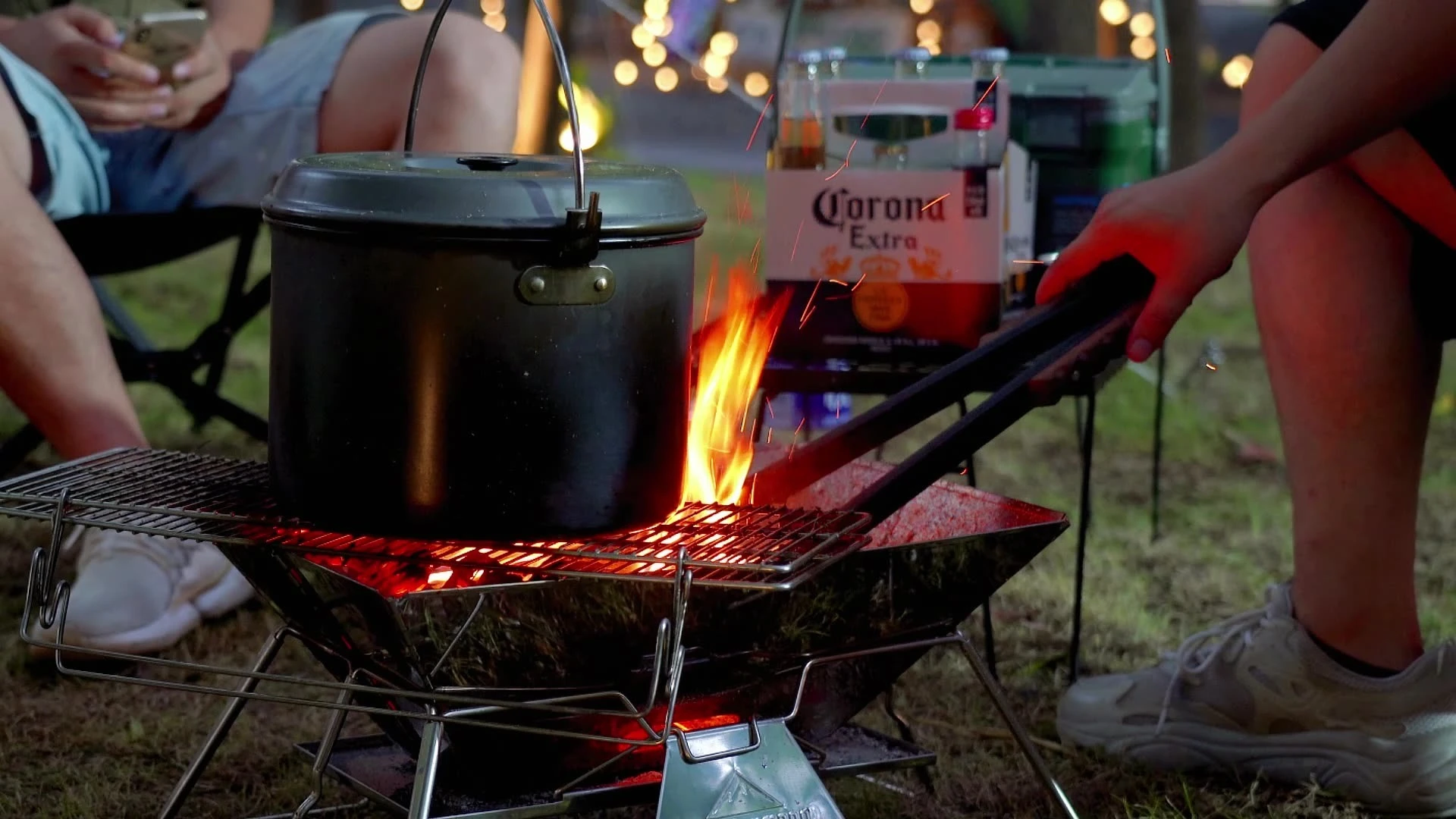 BKMS-41 Thickened Stainless Steel Multi-Function BBQ Accessories Carbon Clip Anti-Scalding Solid Wood Handle Firewood Charcoal C
BKMS-41 Thickened Stainless Steel Multi-Function BBQ Accessories Carbon Clip Anti-Scalding Solid Wood Handle Firewood Charcoal C