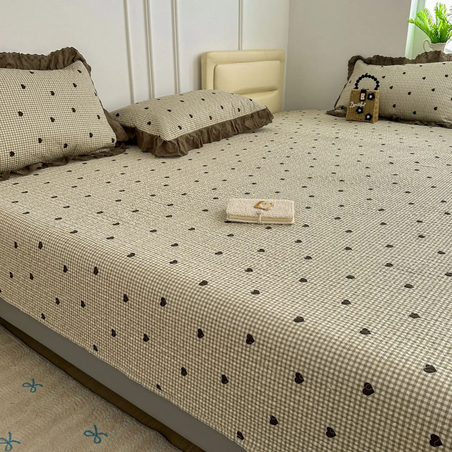 Thiened Pure Cotton Tat Bed Cover Tee Meter Large Size with Cotton Sandwich Anti-Slip Feature for All Seasons Use
Thiened Pure Cotton Tat Bed Cover Tee Meter Large Size with Cotton Sandwich Anti-Slip Feature for All Seasons Use