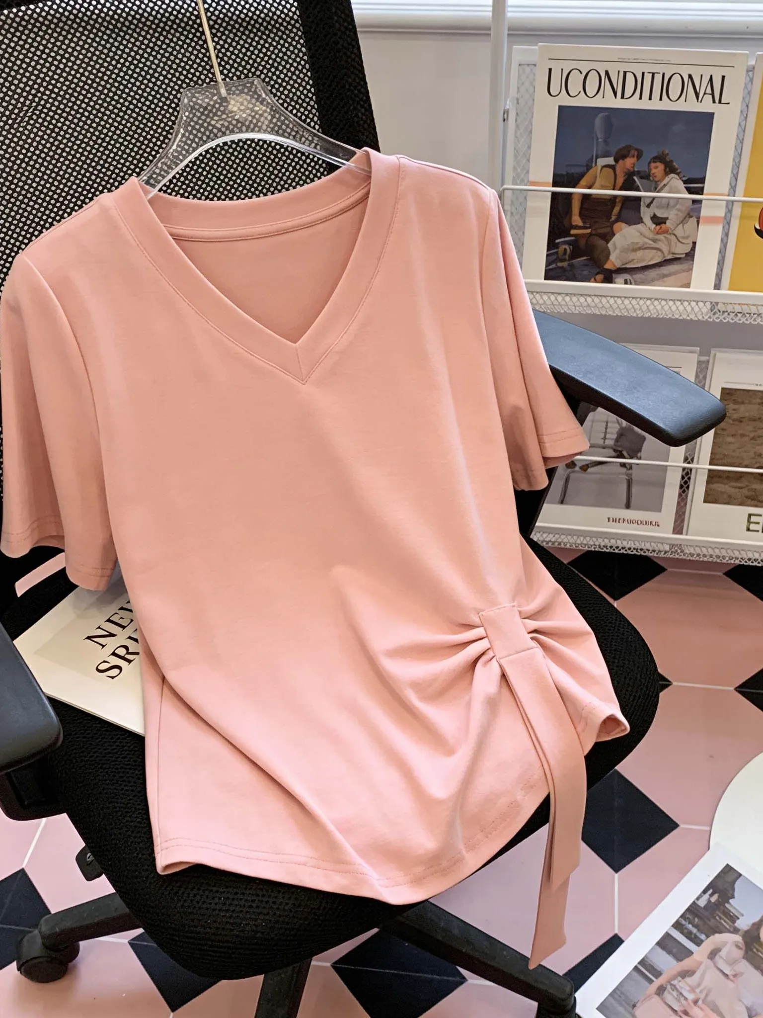 plus Size Summer T-Shirt Women's Fashion Design Sensation Sash Asymmetrical Short Sleeve Breathable Cotton Blend Korean Style
plus Size Summer T-Shirt Women's Fashion Design Sensation Sash Asymmetrical Short Sleeve Breathable Cotton Blend Korean Style